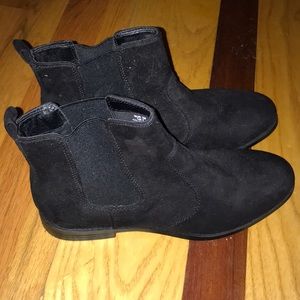 Casual black ankle boots